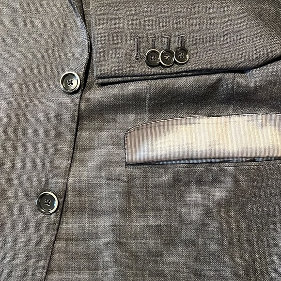 Hickey Freeman grey suit 42R | beautiful details - Picture 4 of 9